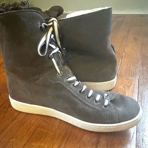 Ugg 8.5 fleece lined high top sneaker